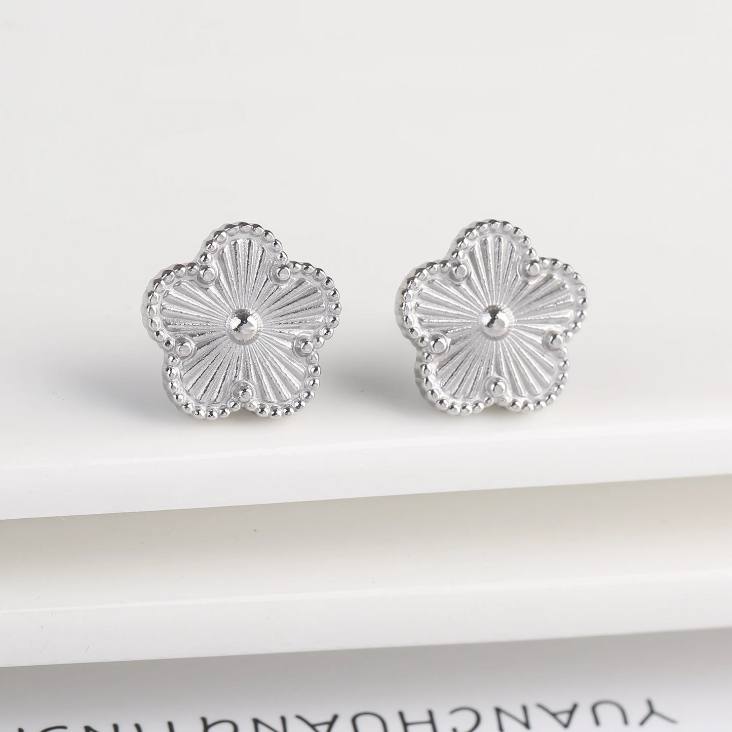 BOUCLE D'OREILLE FLEUR